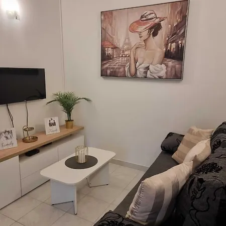 One Bedroom With Balcony And Sea View דירה