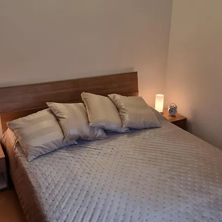 One Bedroom With Balcony And Sea View דירה *