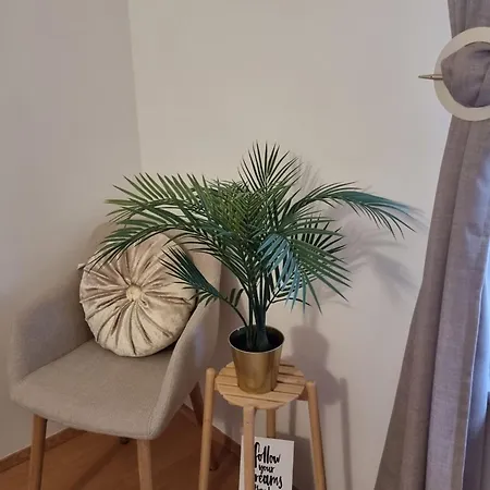 One Bedroom With Balcony And Sea View דירה *