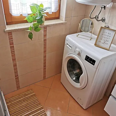 One Bedroom With Balcony And Sea View דירה *